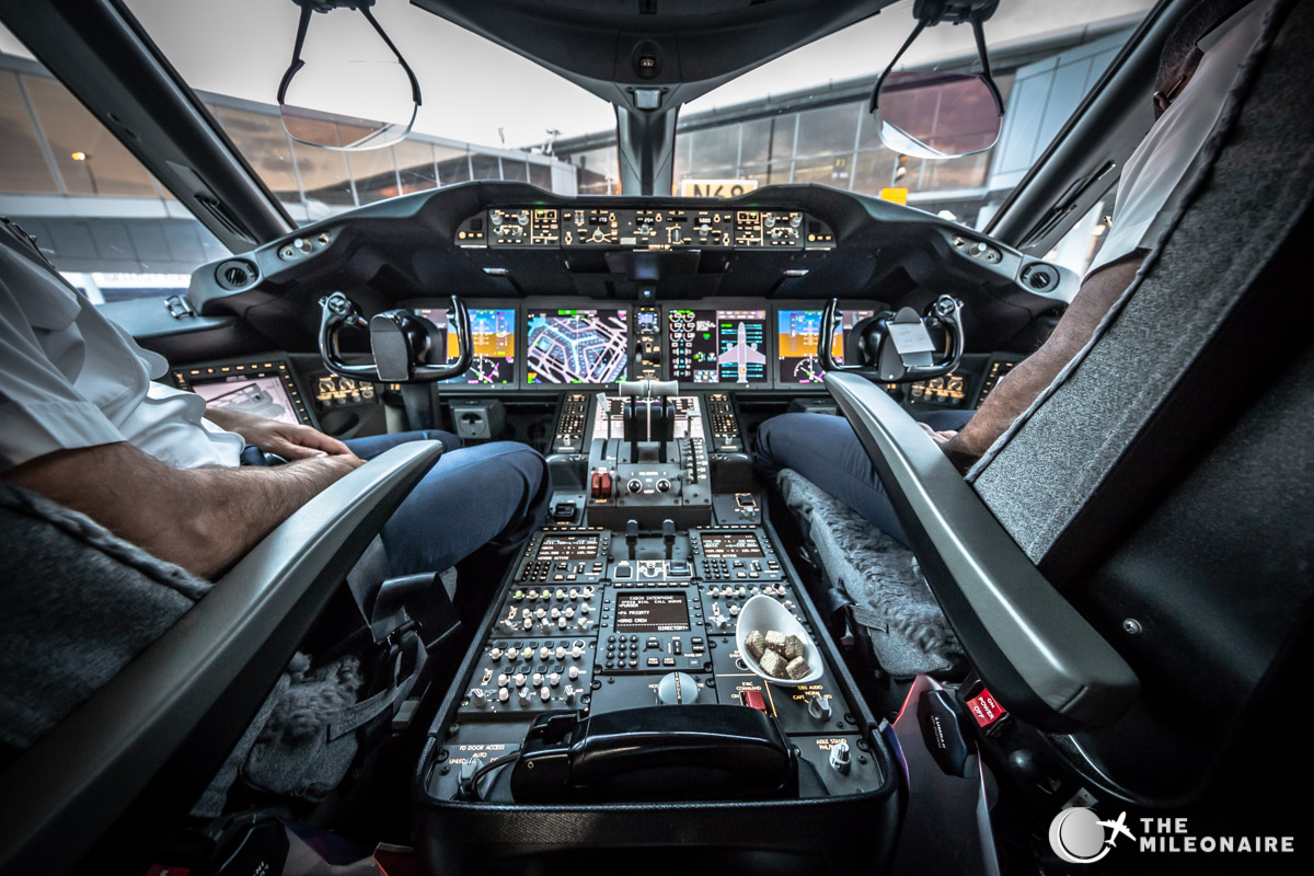 787-cockpit.jpg