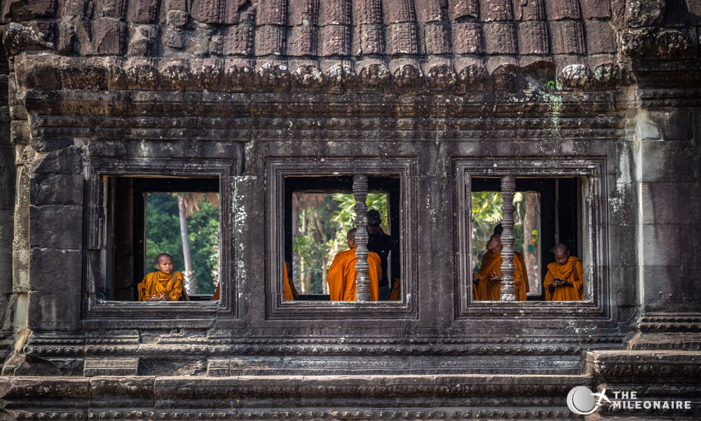 angkor-wat-monks.jpg