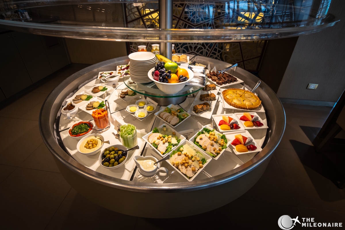 emirates-lounge-bangkok-food.jpg