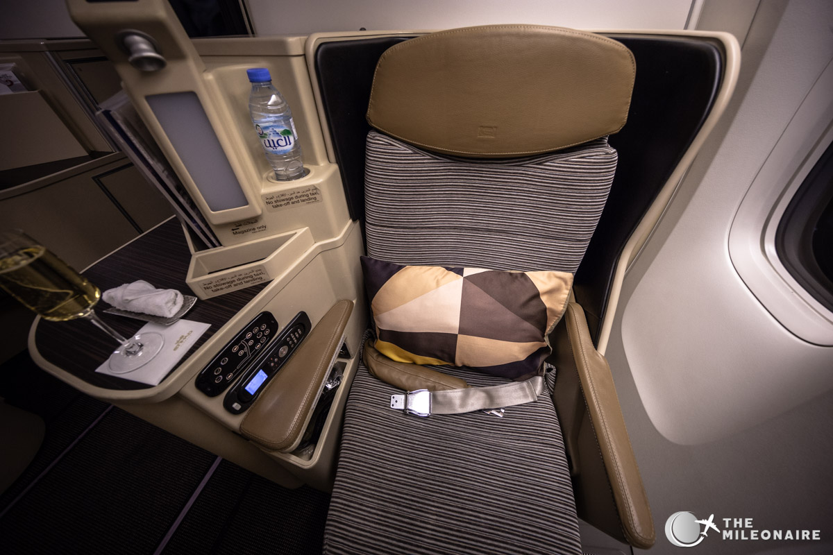 etihad-777-business-seat-2018.jpg