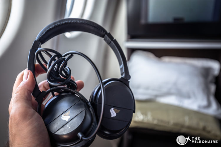 headphones oman air