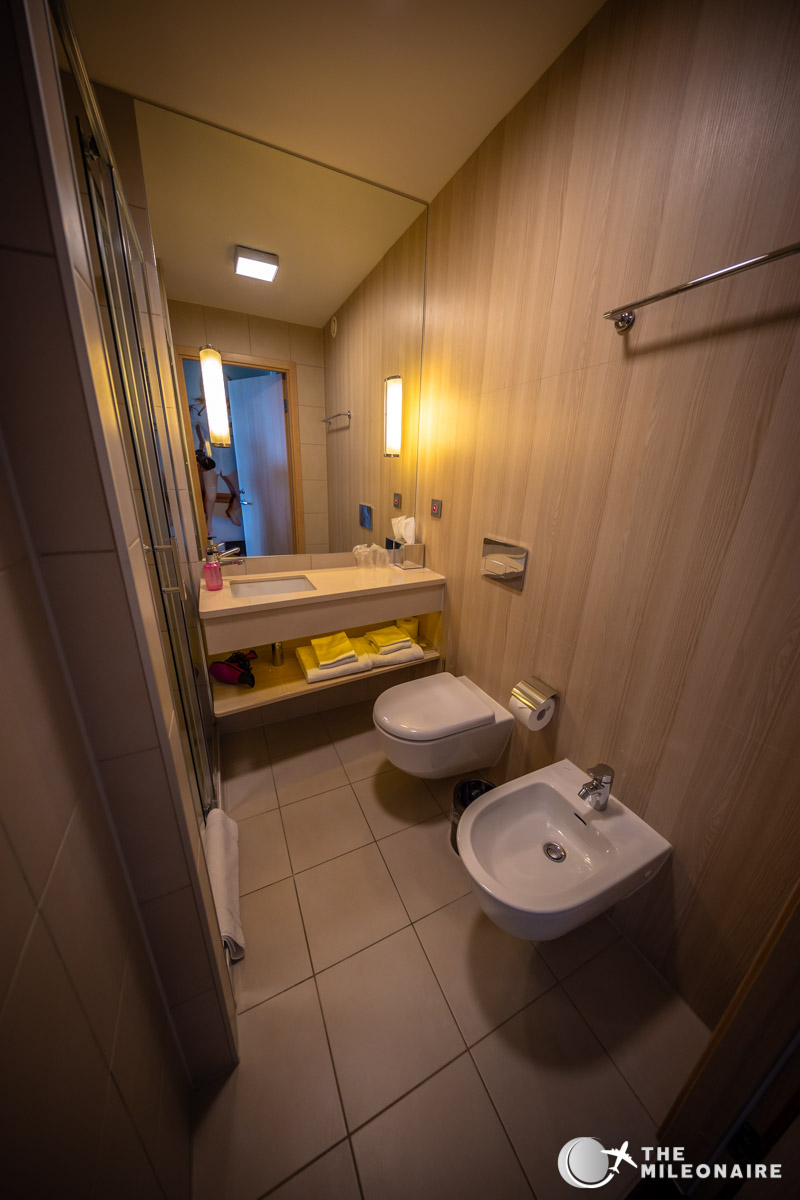 hotel-moxy-malpensa-bathroom.jpg
