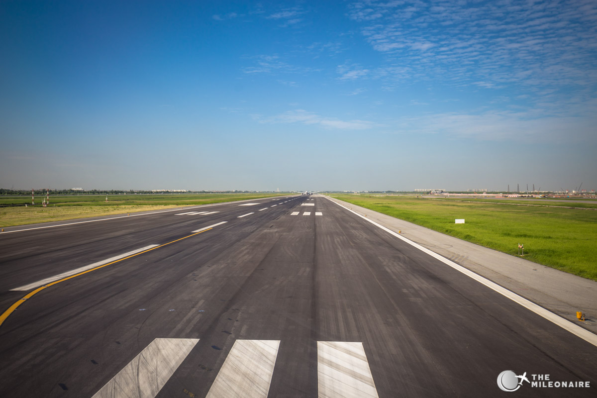 startbahn-flughafen-bangkok.jpg