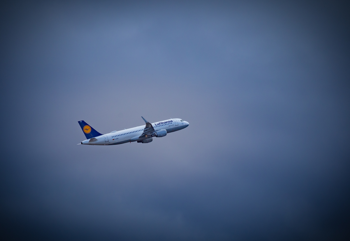 lufthansa-blue-takeoff.jpg