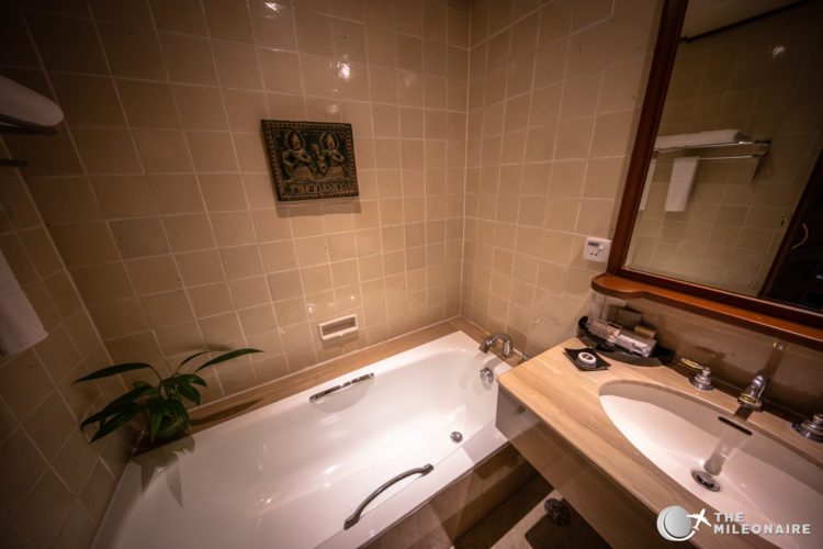 chatrium hotel rangun bathroom