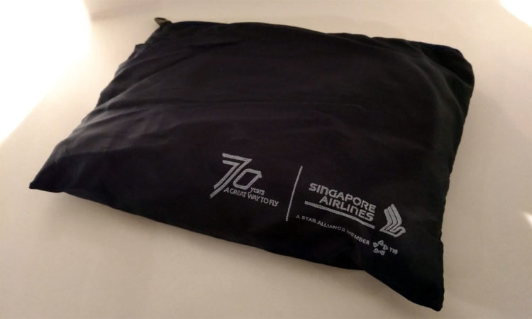 singapore airlines economy amenity kit