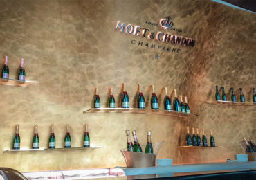 emirates business class lounge dubai review