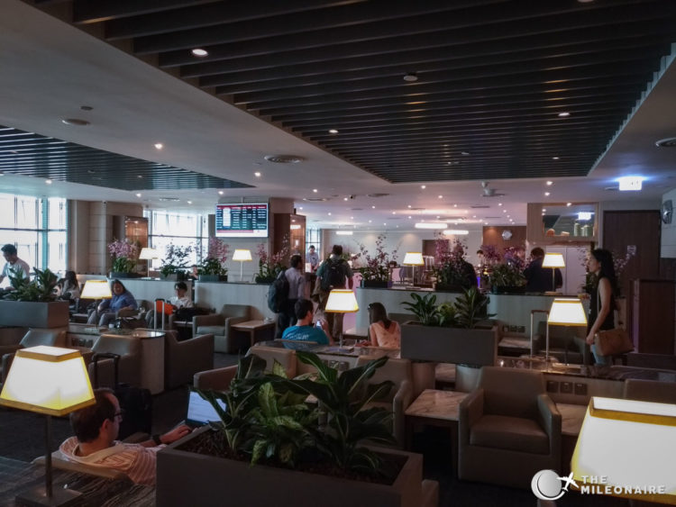 sats lounge sin terminal2